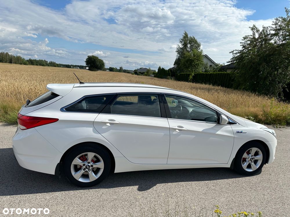 Hyundai i40 Kombi blue 1.6 Family - 12