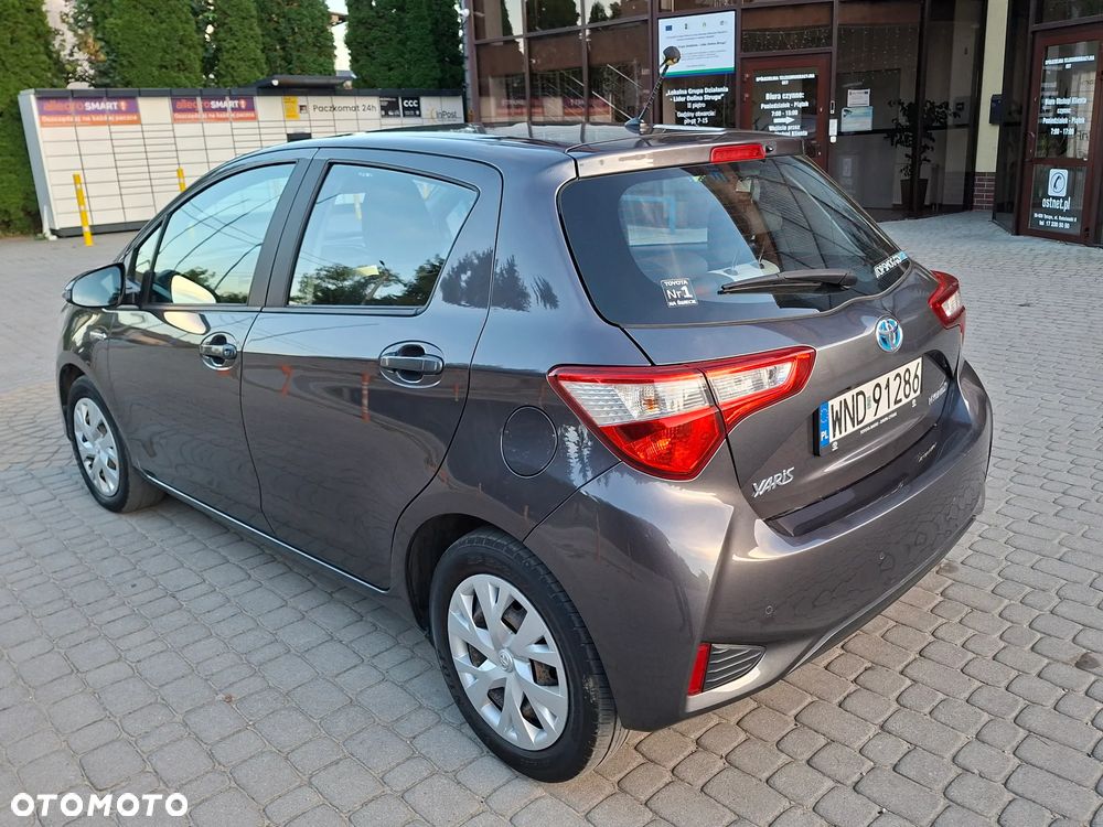 Toyota Yaris Hybrid 100 Premium - 4