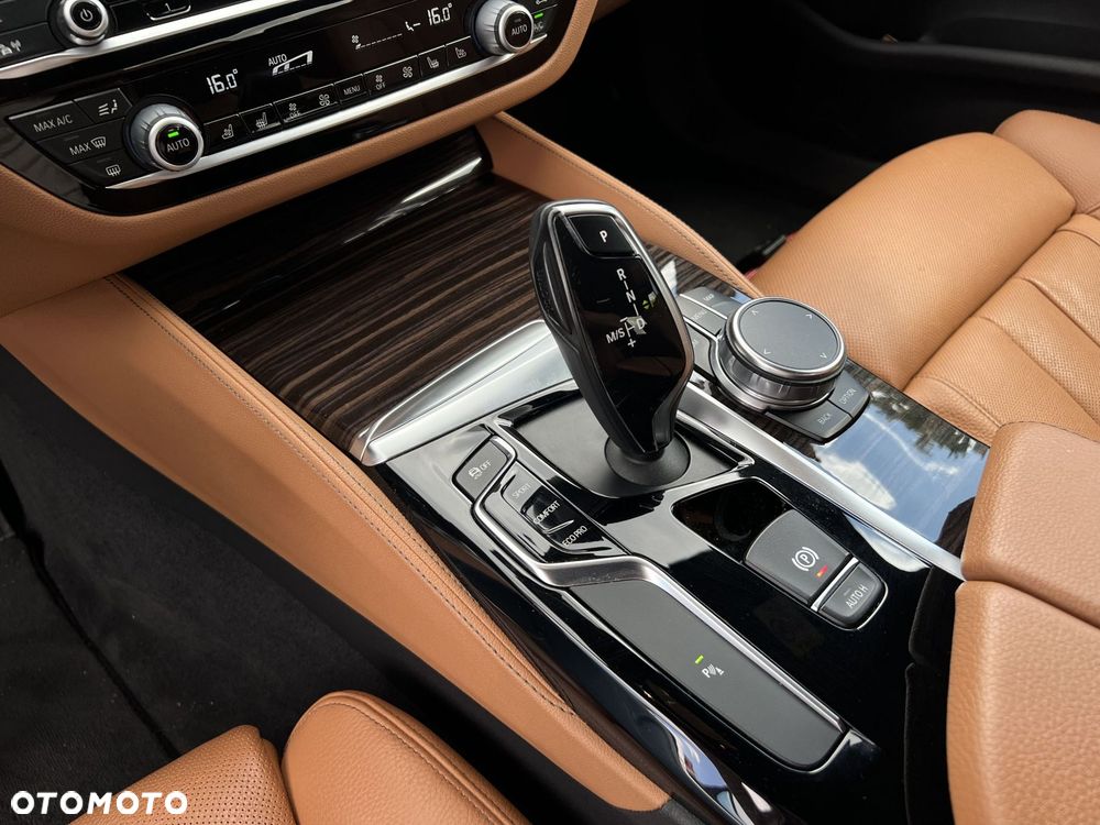 BMW Seria 5 540i xDrive - 21