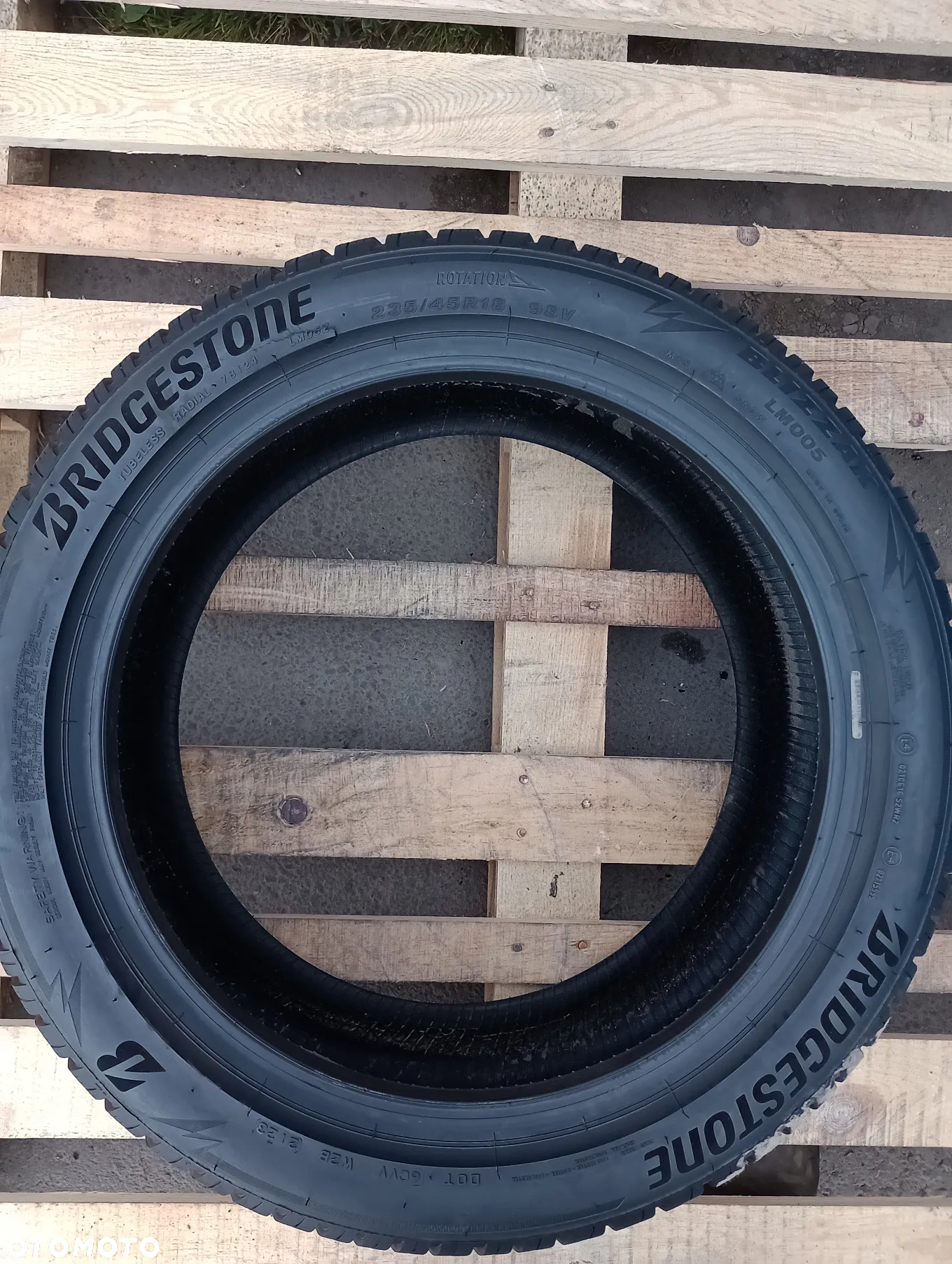 OPONA ZIMOWA 1x 235/45 R18 98V BRIDGESTONE BLIZZAK LM005 2123DOT - 3