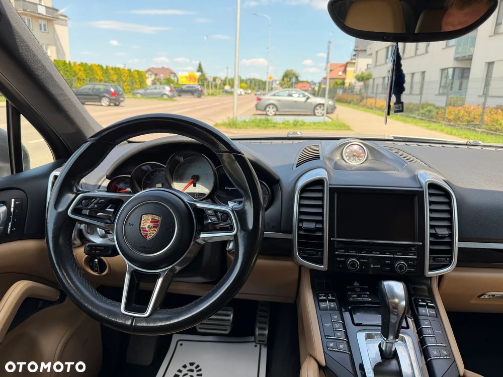Porsche Cayenne S - 16