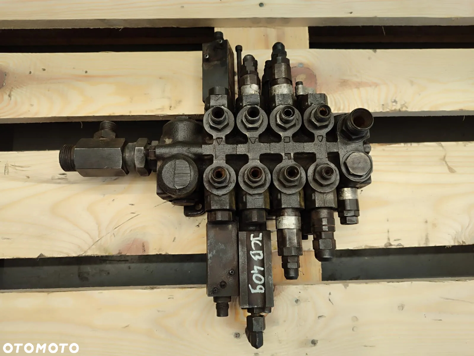 Rozdzielacz hydrauliczny Husco 540774 JCB 409 - 5