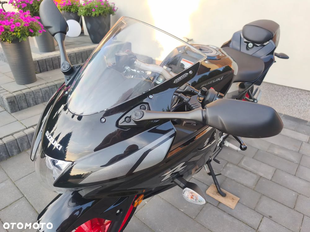 Suzuki GSX-R - 22