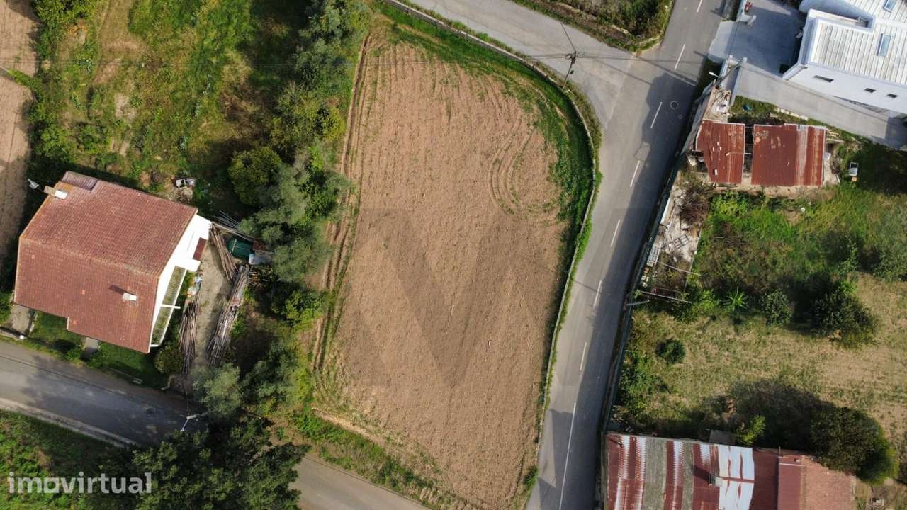Terreno com 1.180 m2 | 3 Frentes | Possibilidade de Construção de 1 ou - Grande imagem: 3/17