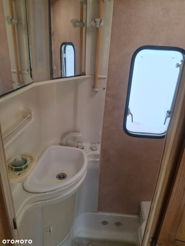 SWIFT challenger 440se - 17