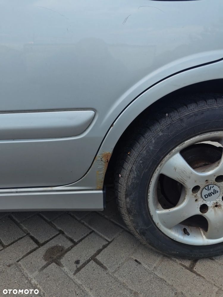Nissan Almera 1.5 Visia + - 10