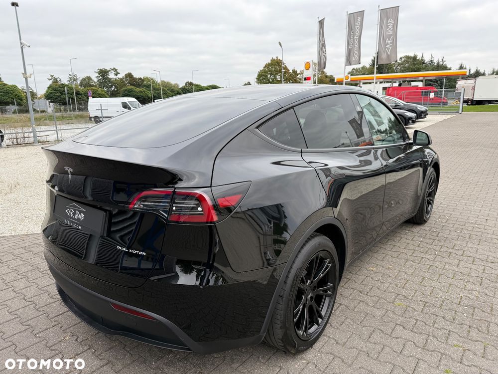 Tesla Y Long Range AWD - 12