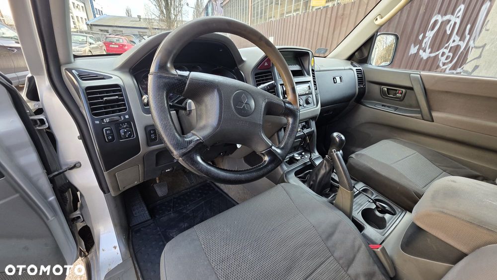 Mitsubishi Pajero - 22