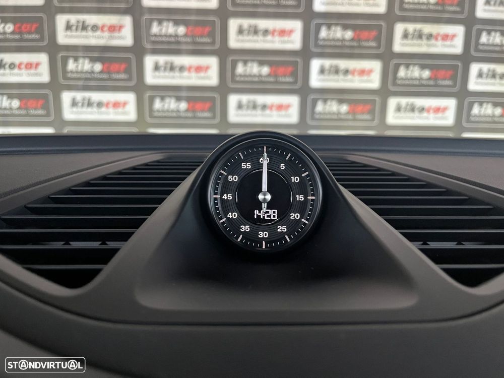 Porsche Macan Electric 4 - 32