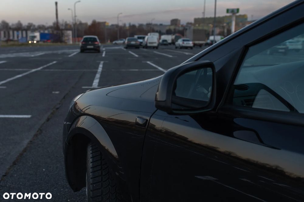 Opel Astra III GTC 1.6 Enjoy - 18