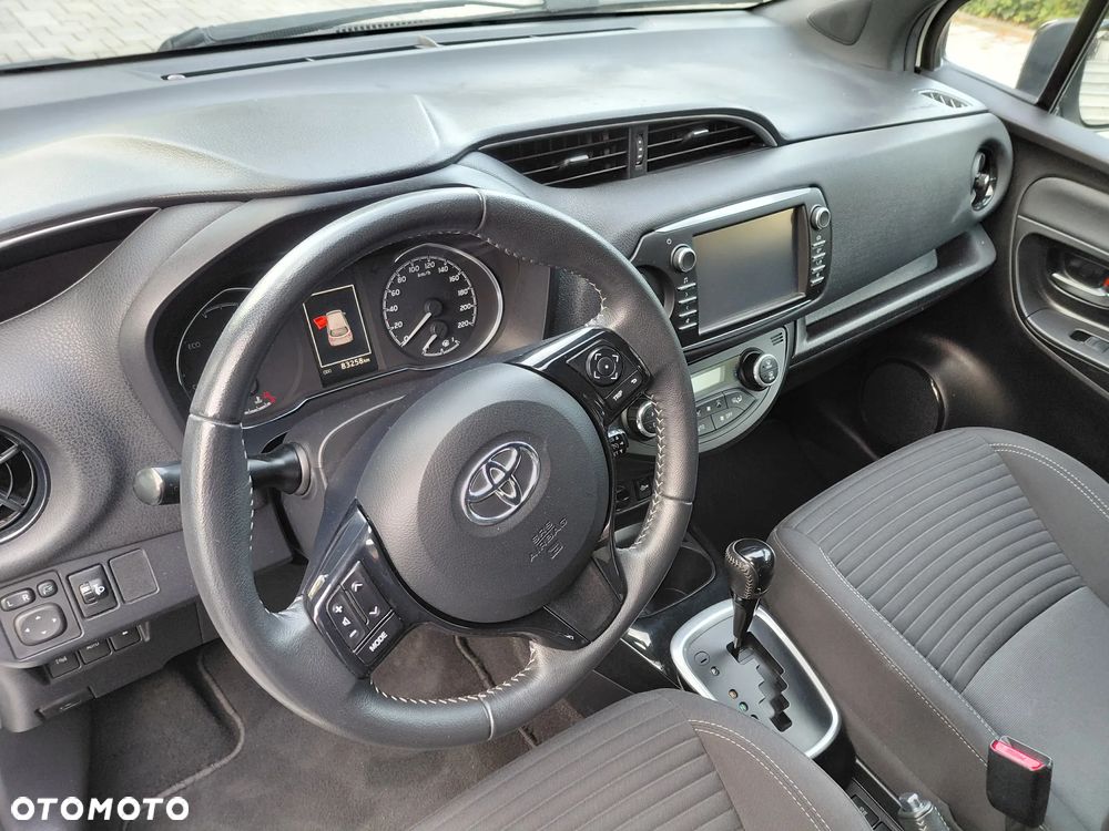 Toyota Yaris Hybrid 100 Premium - 5