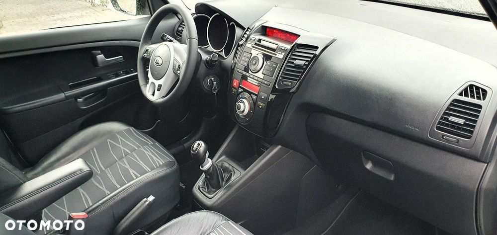 Kia Venga - 10