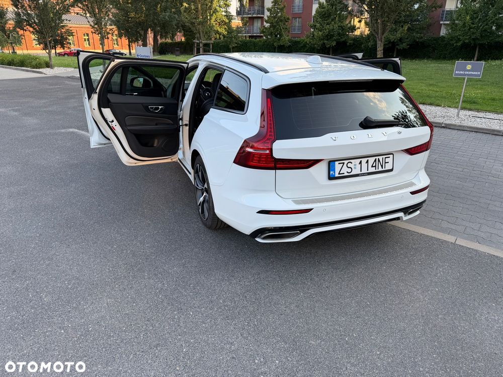 Volvo V60 B3 B R-Design - 10