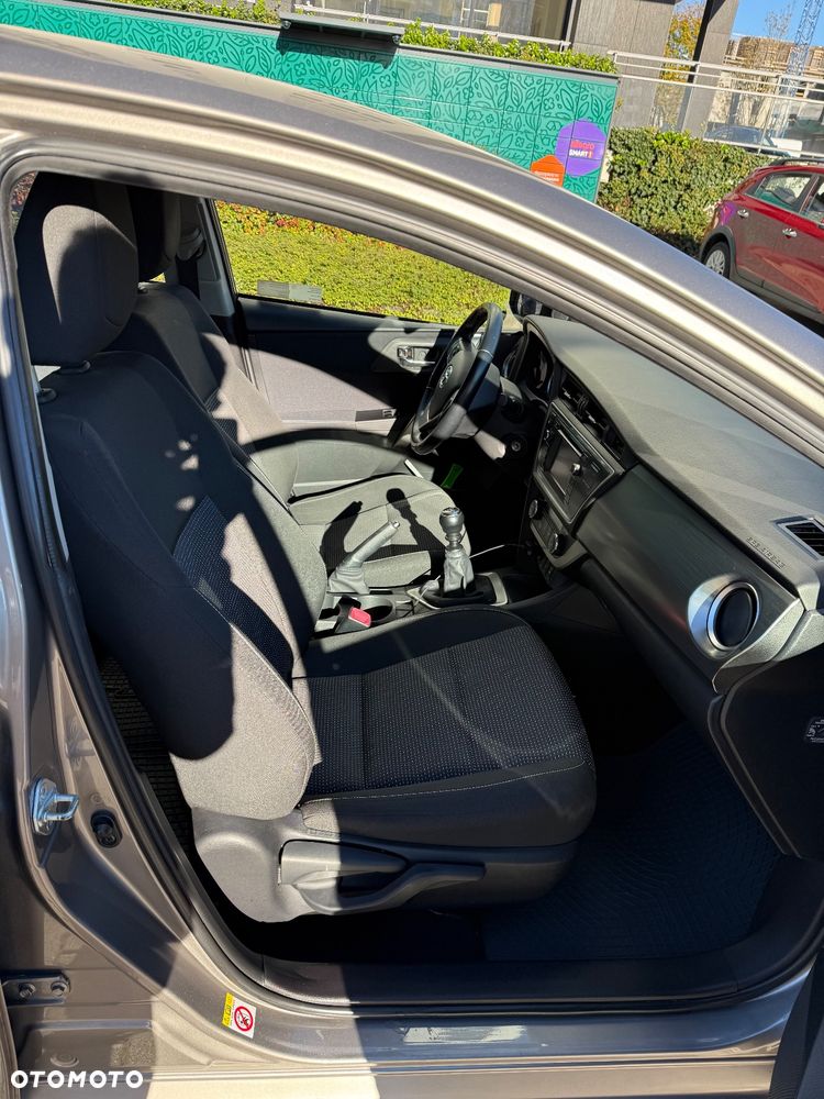 Toyota Auris 1.6 Premium - 11