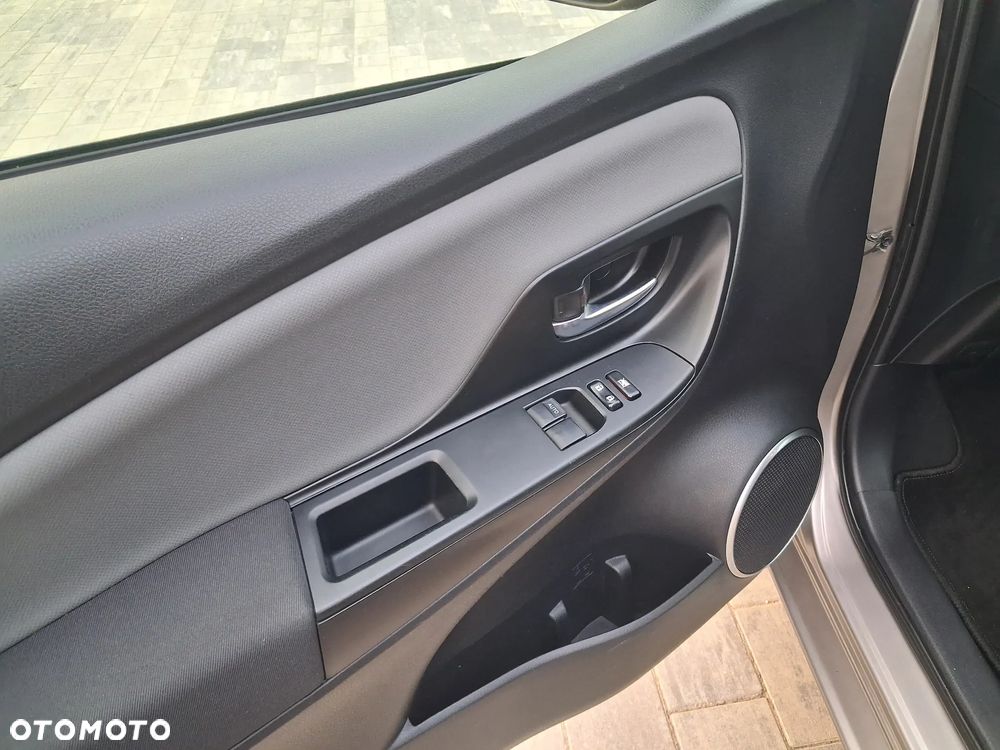 Toyota Yaris Hybrid 100 Dynamic - 18