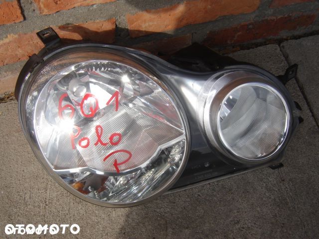 VW POLO 6Q1 LAMPA PRZÓD PRAWA