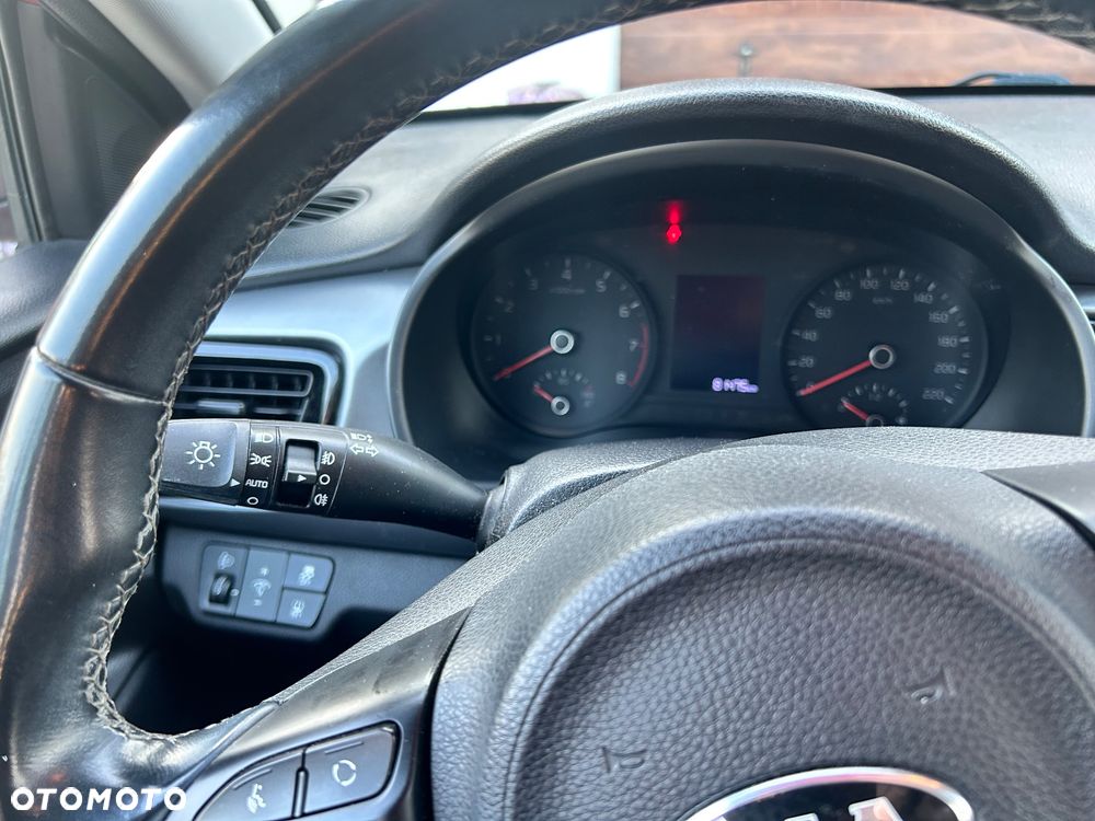 Kia Rio 1.2 L - 6