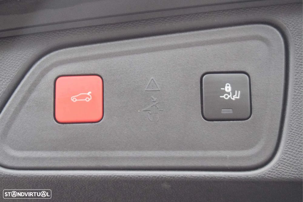 Peugeot 3008 1.6 Hybrid GT Pack e-EAT8 - 28