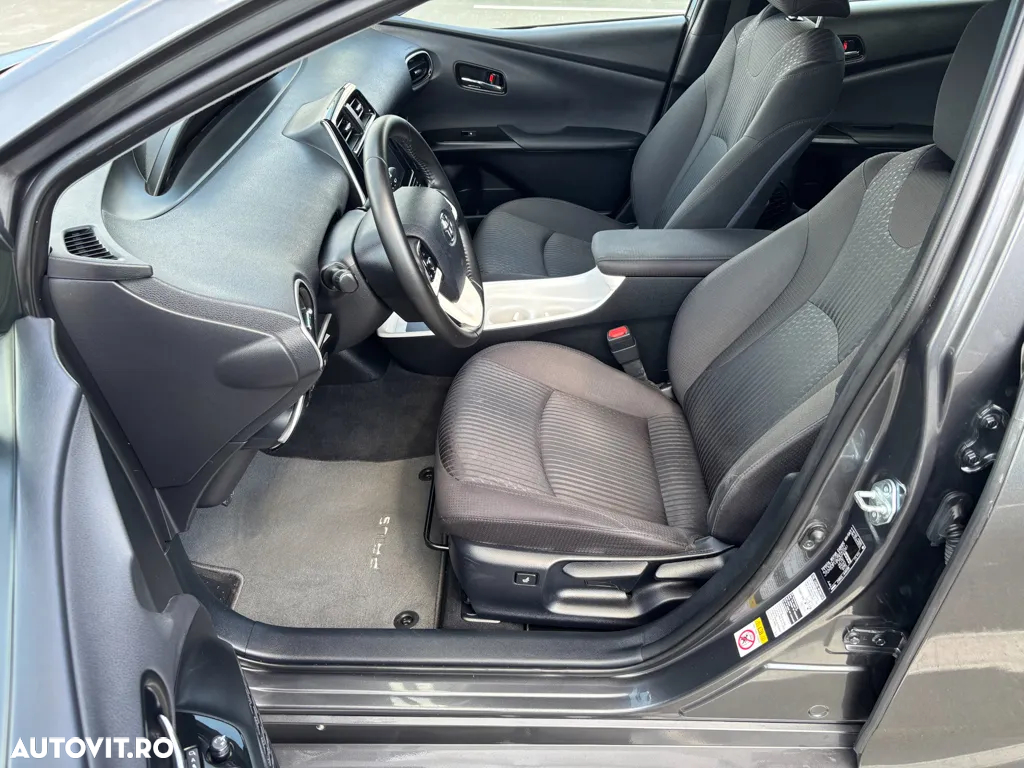 Toyota Prius Hybrid Executive - 9