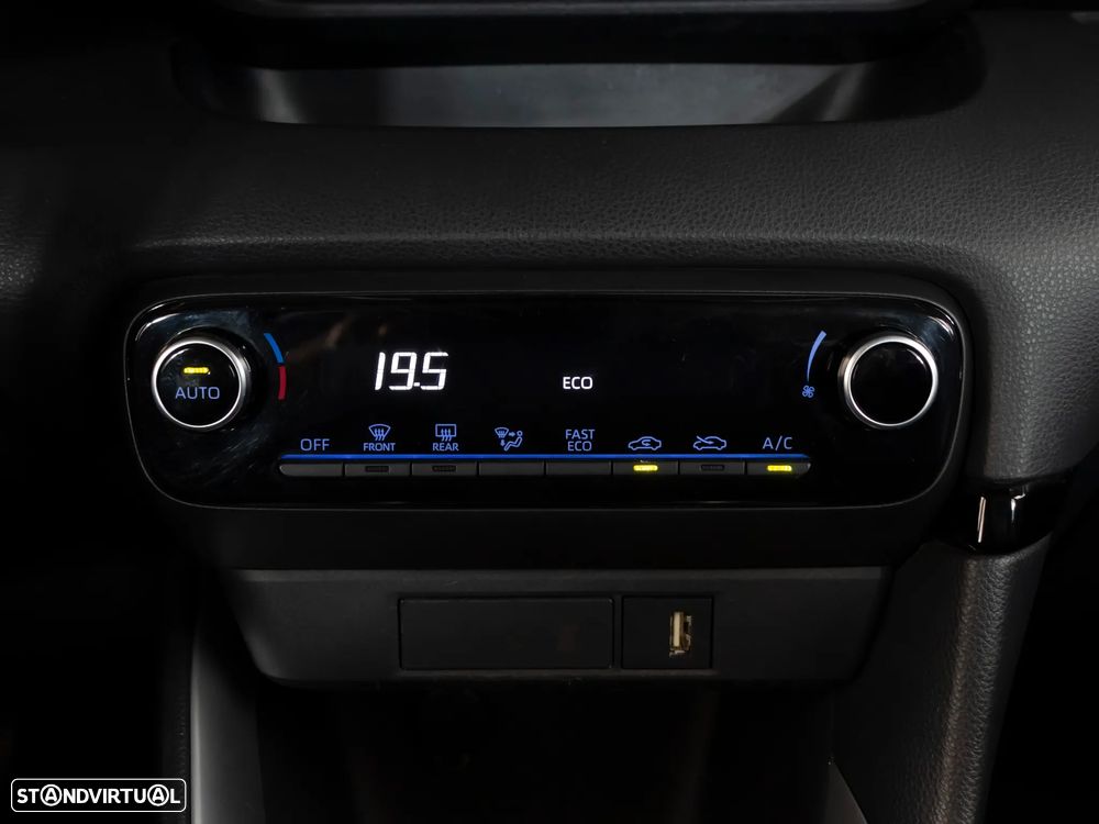 Toyota Yaris 1.5 HDF Comfort Plus - 29