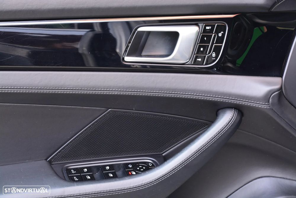 Porsche Panamera 4 S - 24