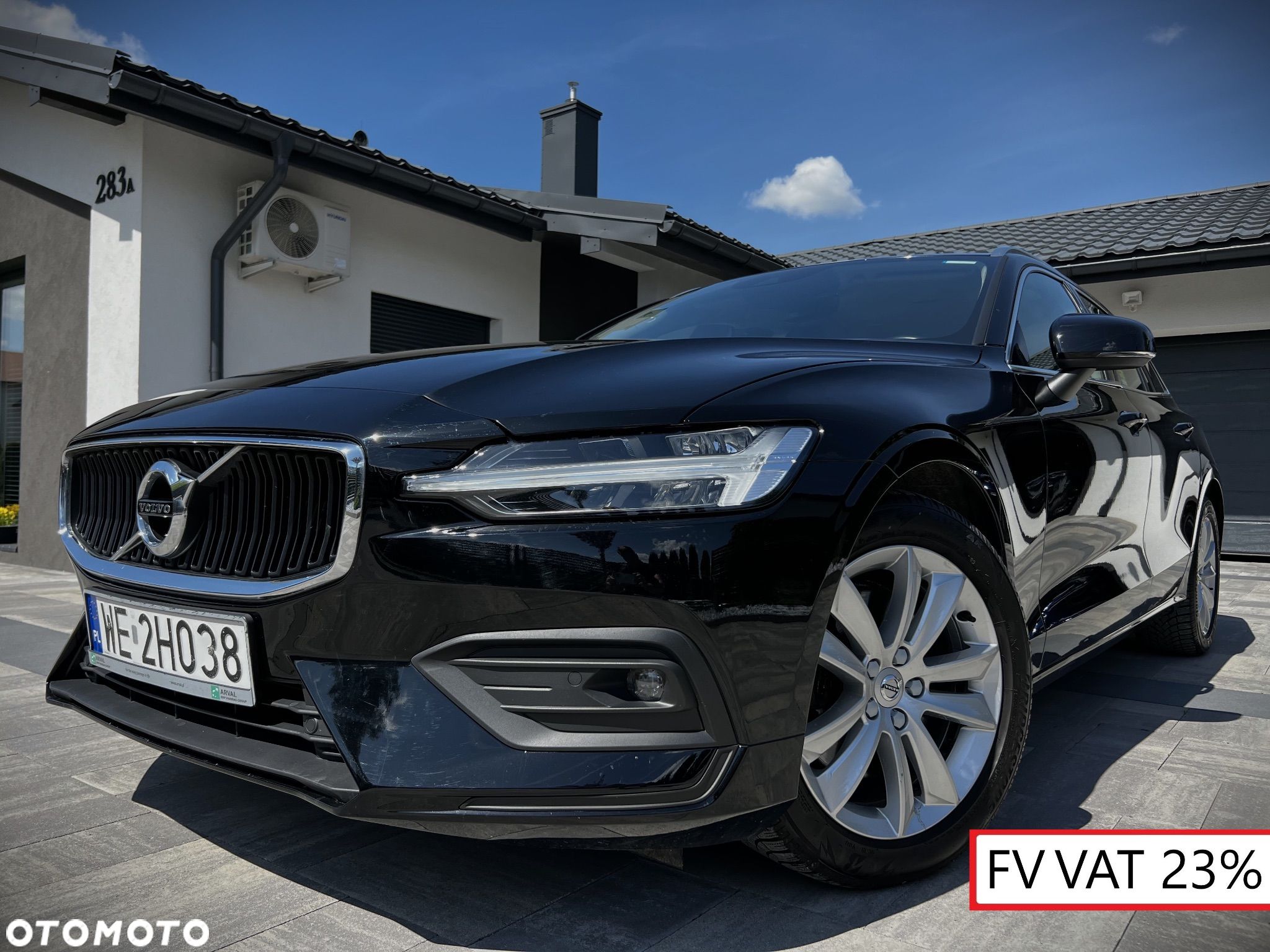 Volvo V60 B3 B Momentum Pro - 1
