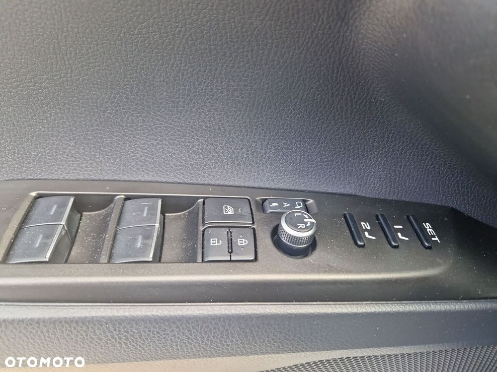 Toyota Camry - 21