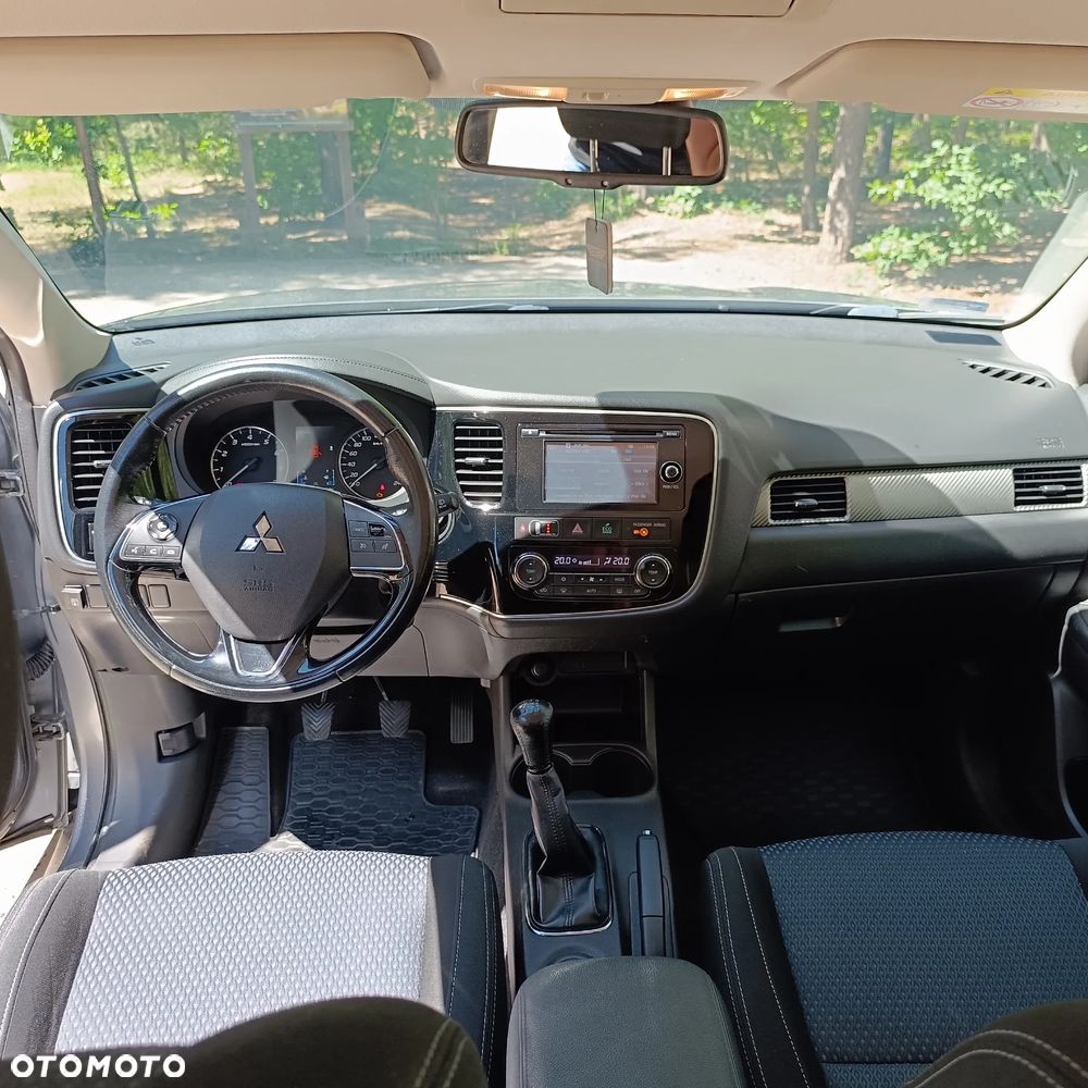 Mitsubishi Outlander - 9