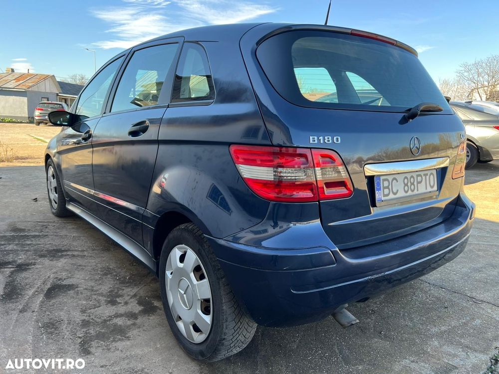 Mercedes-Benz B 180 - 12