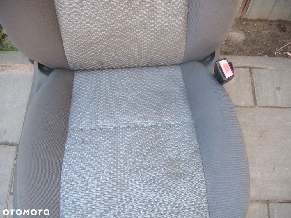 ford focus mk2 3d  05r fotel prawy - 2