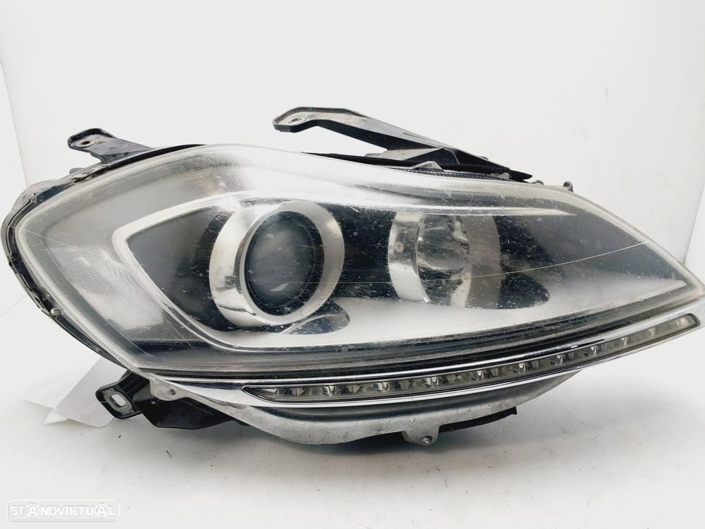 FAROL DIREITO LANCIA DELTA 181 - 1