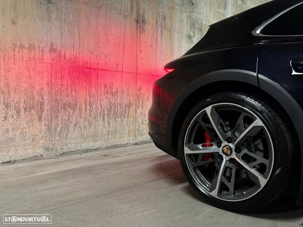 Porsche Taycan Cross Turismo - 10