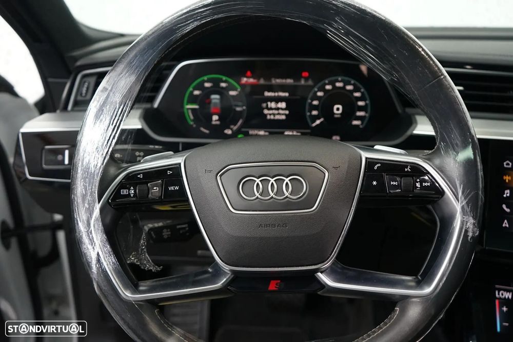 Audi e-tron 50 quattro S line - 31