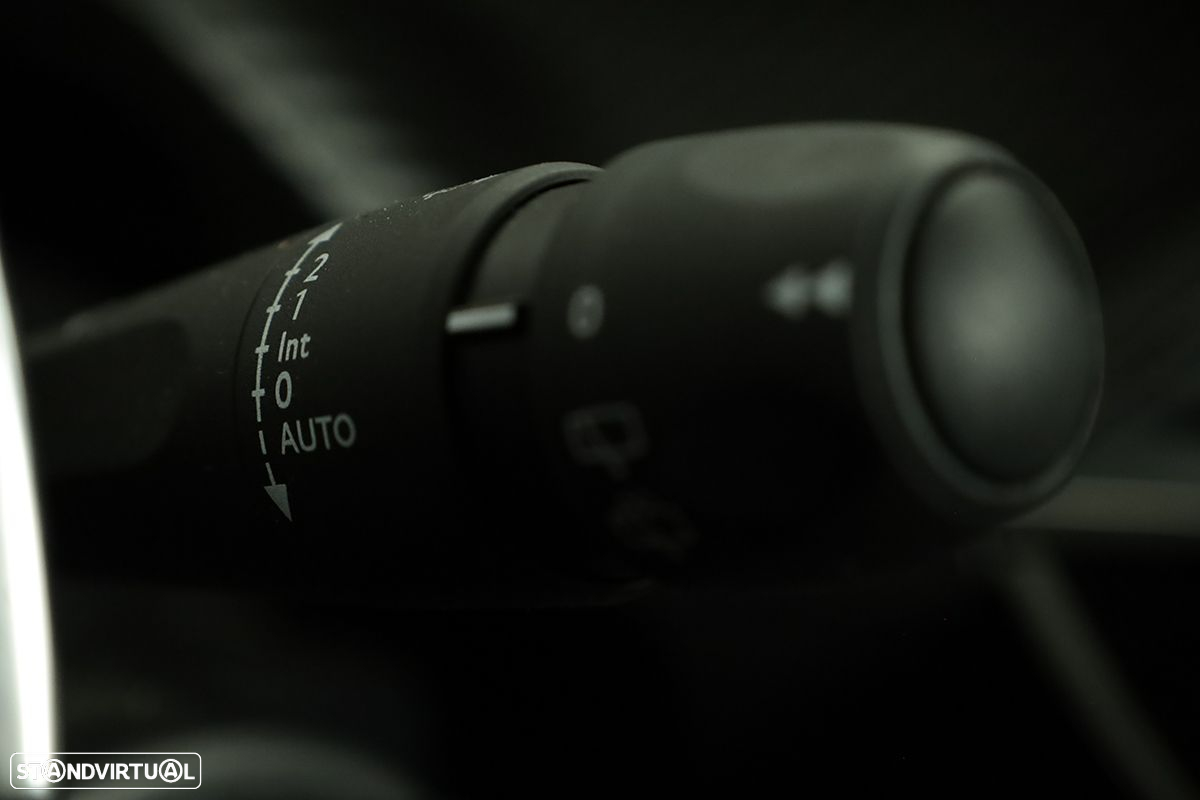 Peugeot 2008 1.2 PureTech Allure EAT8 - 19