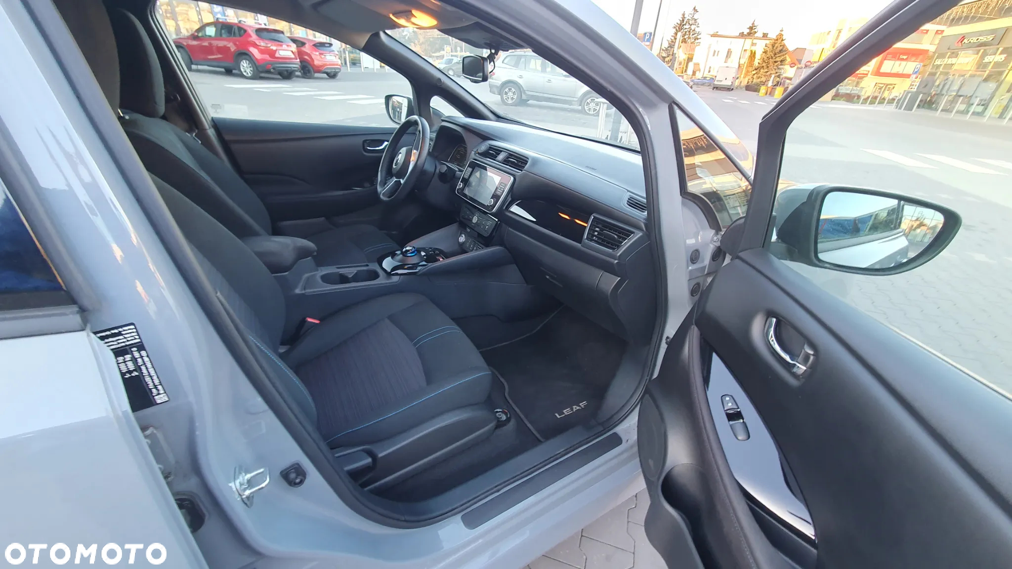 Nissan Leaf - 10