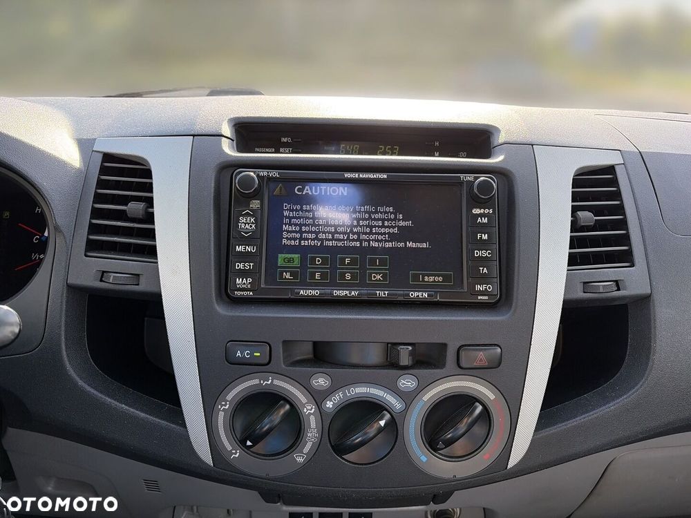 Toyota Hilux 3.0 D-4D SR5 - 17