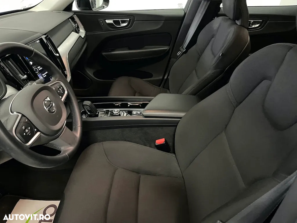 Volvo XC 60 B4 MHEV AWD Momentum - 9