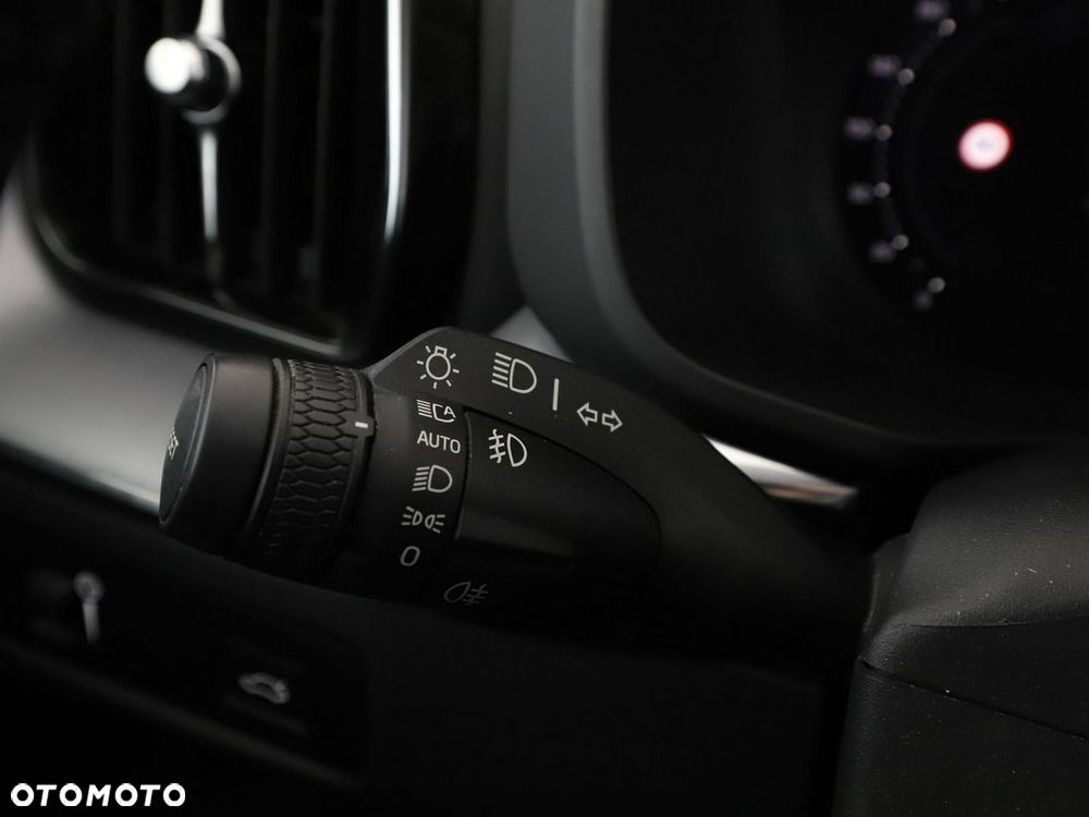 Volvo XC 60 B4 D Geartronic Momentum Pro - 32