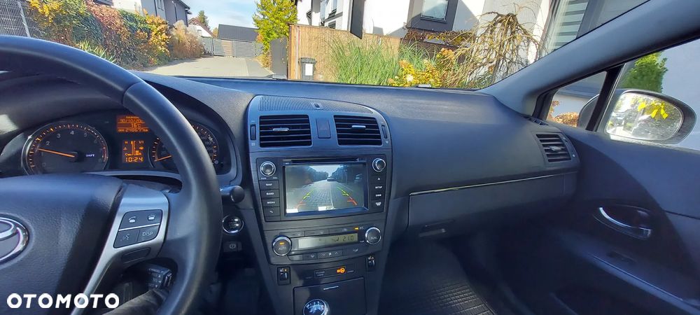 Toyota Avensis 1.8 Style - 10