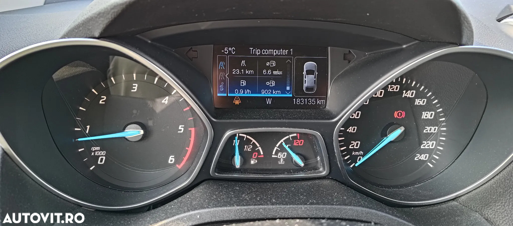 Ford Kuga 2.0 TDCi 2x4 Titanium - 3