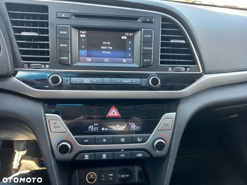 Hyundai Elantra 1.6 Style - 17
