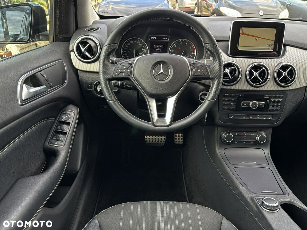 Mercedes-Benz Klasa B 200 7G-DCT UrbanStyle Edition - 25