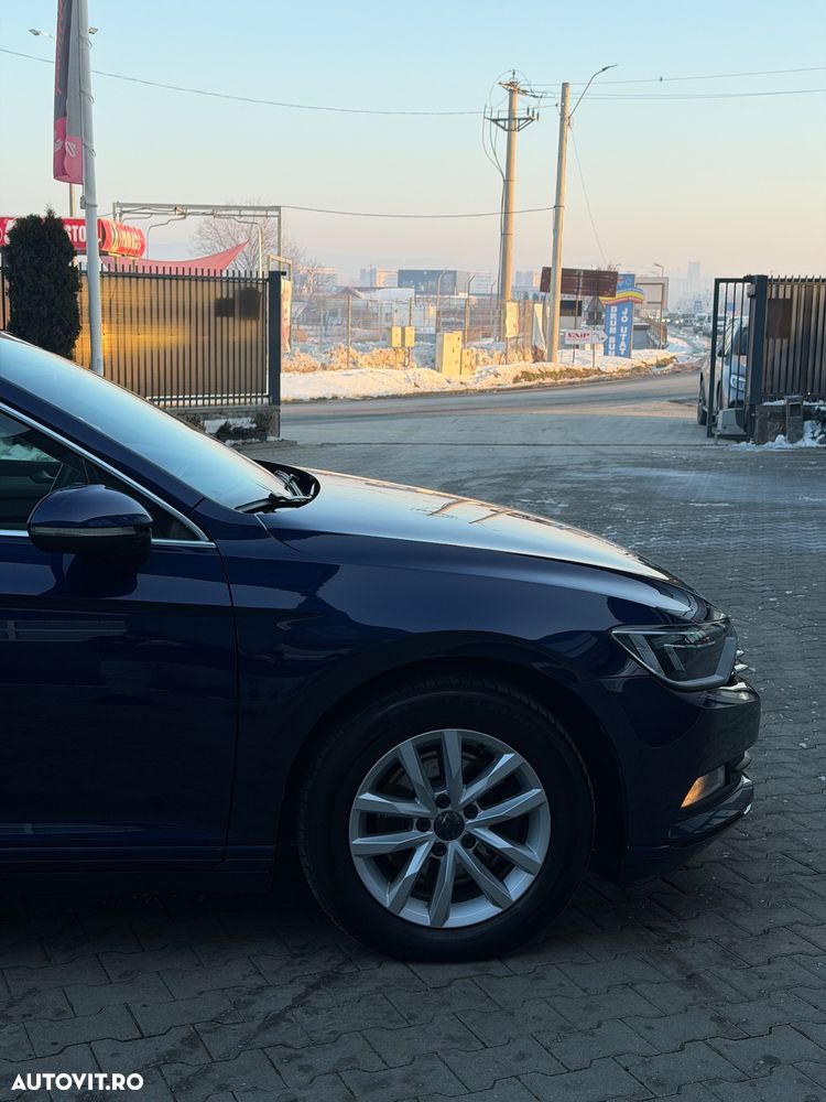 Volkswagen Passat 2.0 TDI SCR DSG Trendline - 4