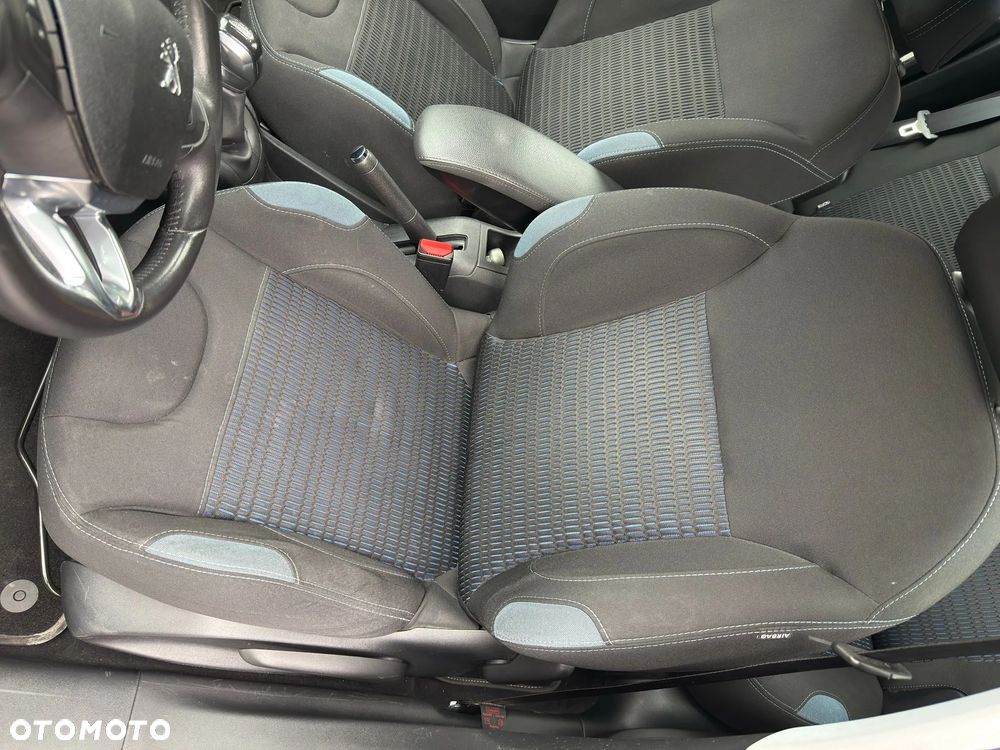 Peugeot 208 1.2 PureTech Allure - 16