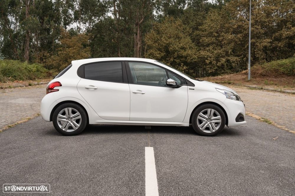Peugeot 208 1.2 PureTech Signature - 21