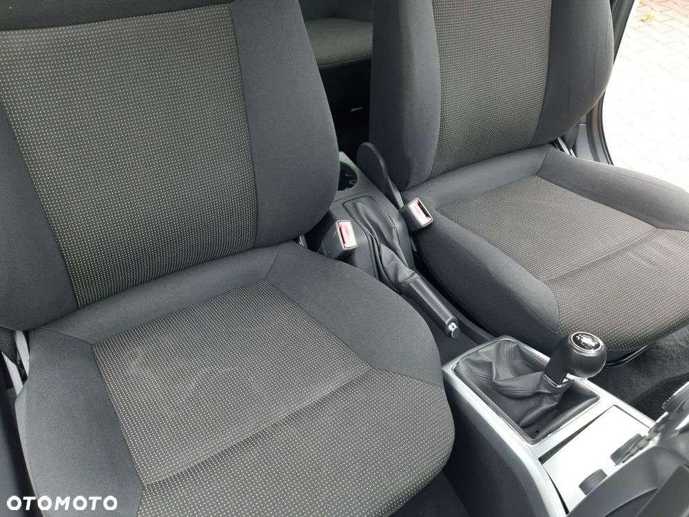 Opel Astra 1.6 Innovation - 23