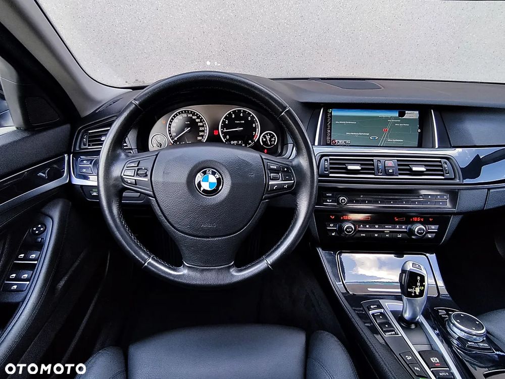 BMW Seria 5 528i xDrive - 26