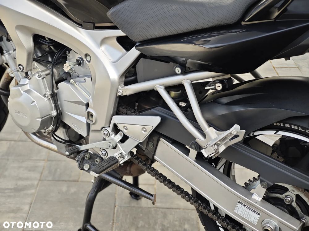 Yamaha FZ6 - 16