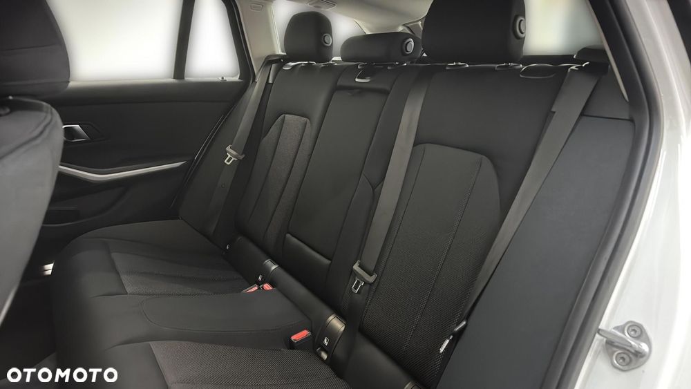 BMW Seria 3 318d MHEV Advantage - 17