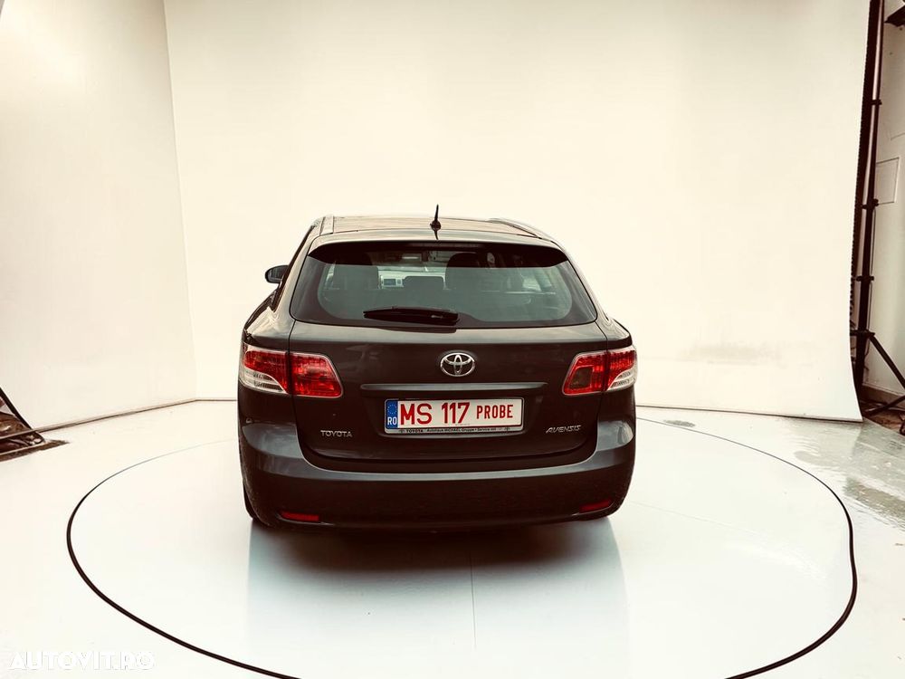 Toyota Avensis 1.6 Executiv - 3